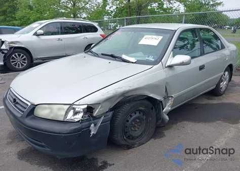 2001 Toyota Camry Le z USA, uszkodzony, nr VIN 4T1BG22K41U847401